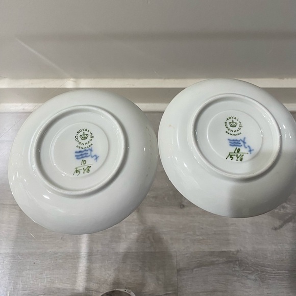 Vintage ROYAL COPENHAGEN BLUE FLORAL COFFEE SAUCER - Picture 4 of 6